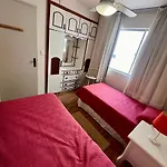 Quarto A 200 Metros Da Praia De Bc